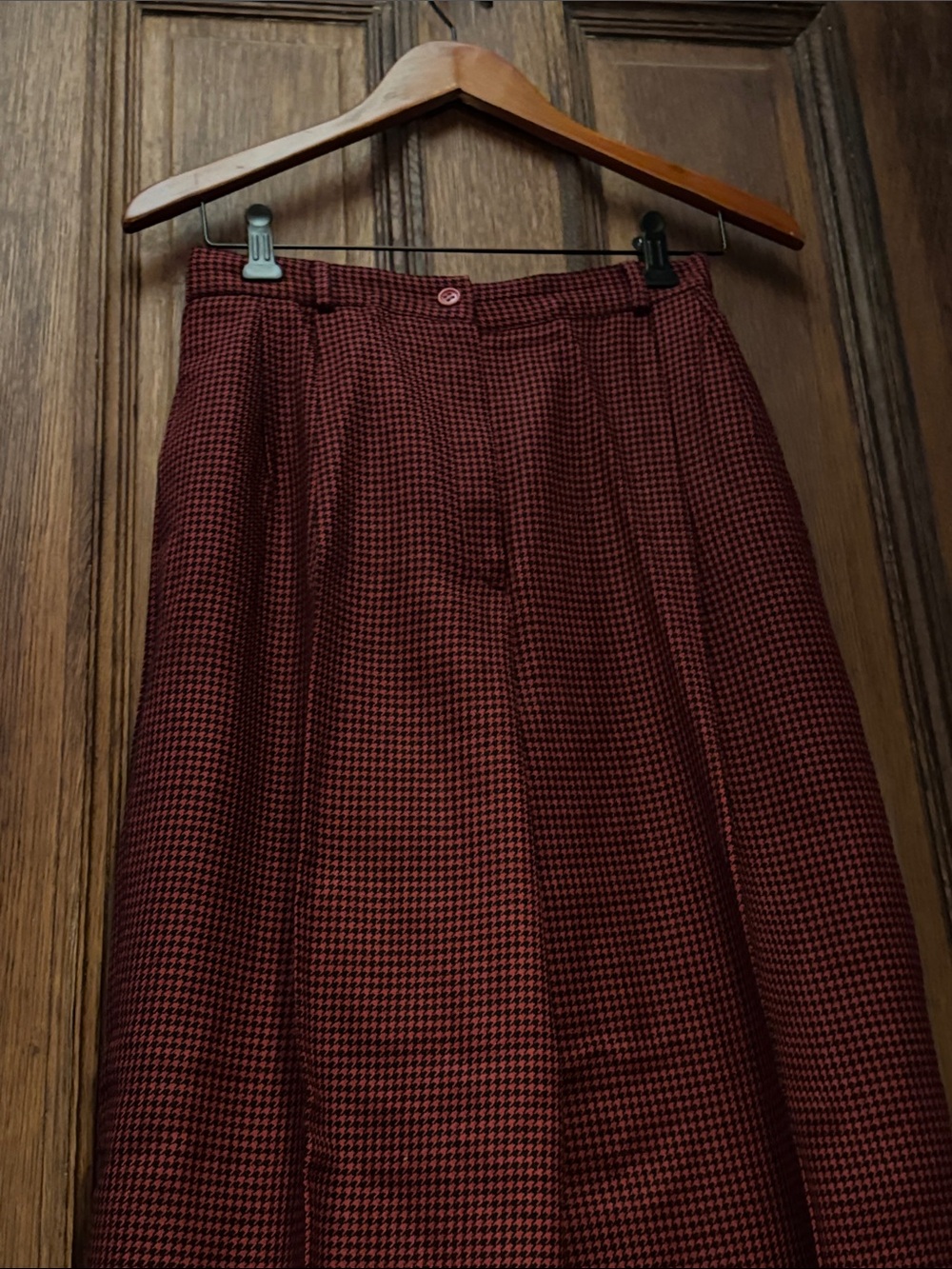 Perry Ellis Portfolio Woman's Straight Leg Pants in Red & Black Wool Houndstooth